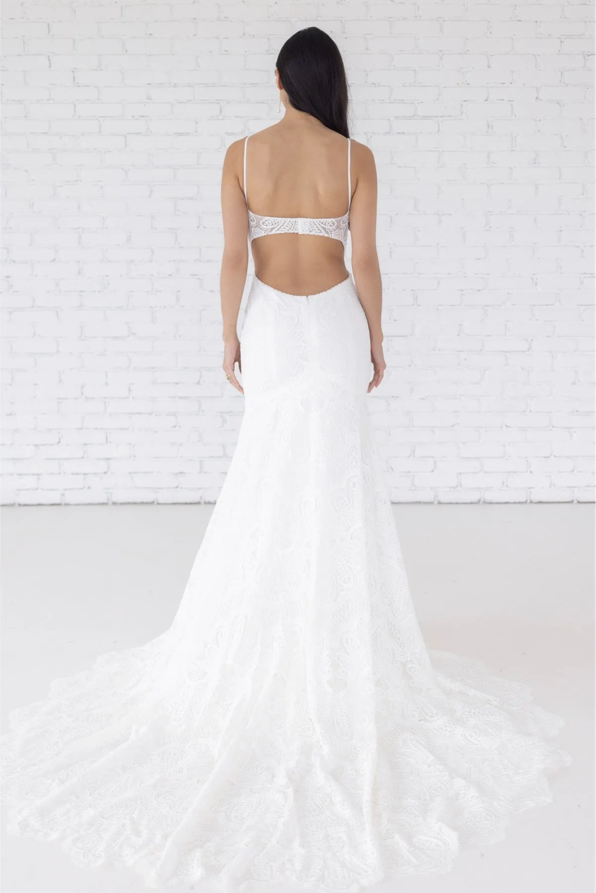 Hailee by Willowby (Size 10)